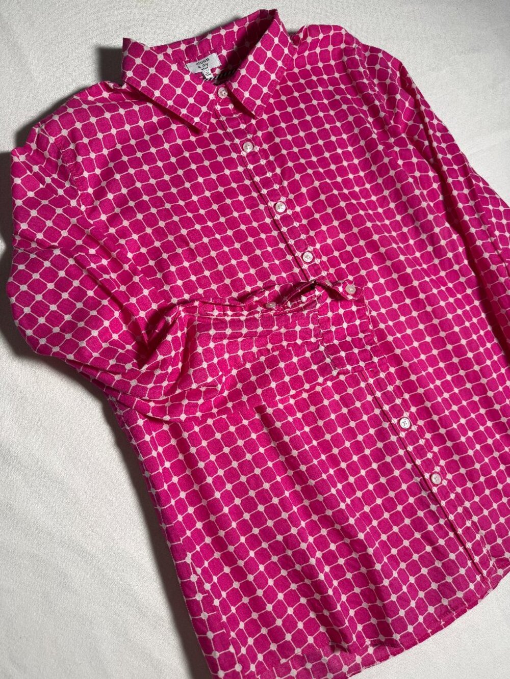 Crown & Ivy Women's Pink and White Geometric Top Size 1X